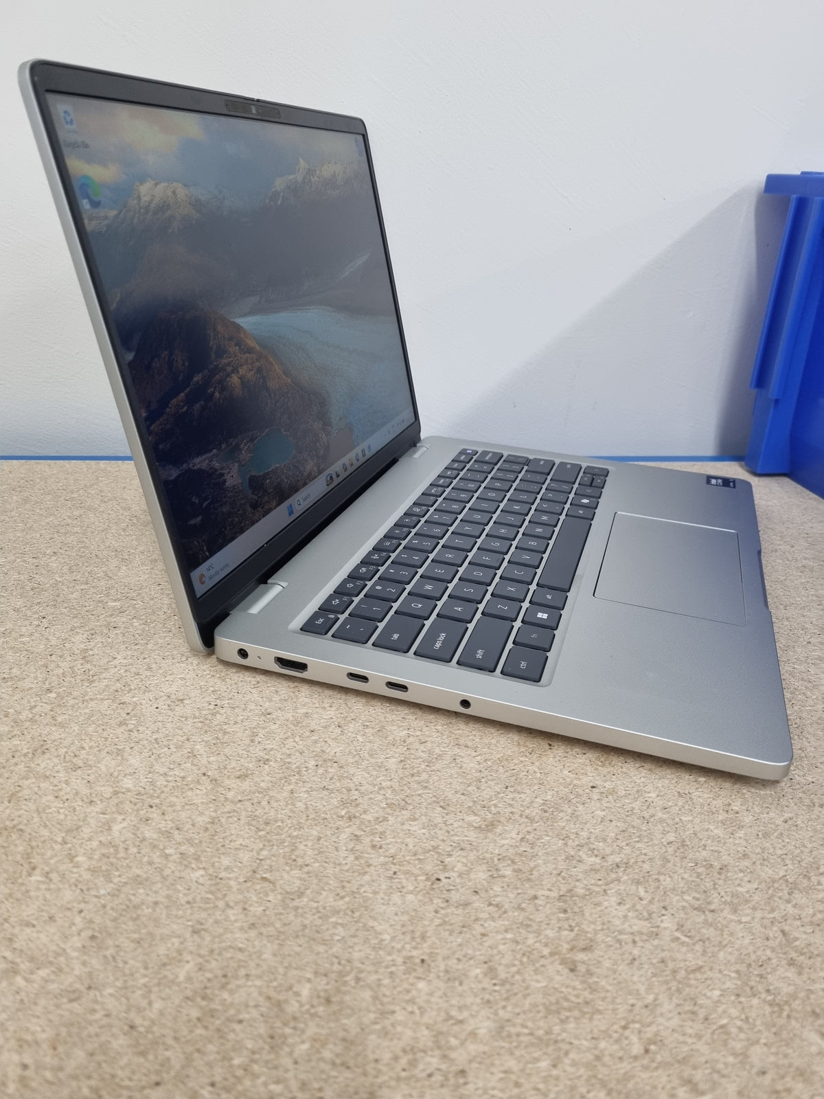 Refurbished Dell Pro 14 PC14250 in Excellent condition