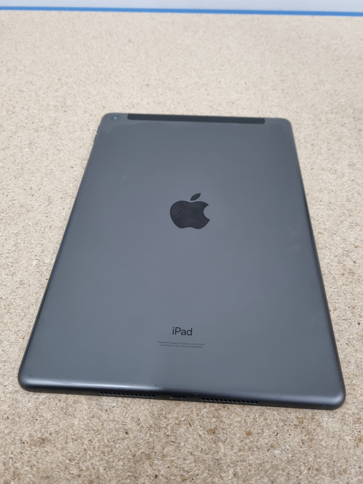 Refurbished Apple iPad 9th Gen Wi-Fi + Cellular in Very Good condition